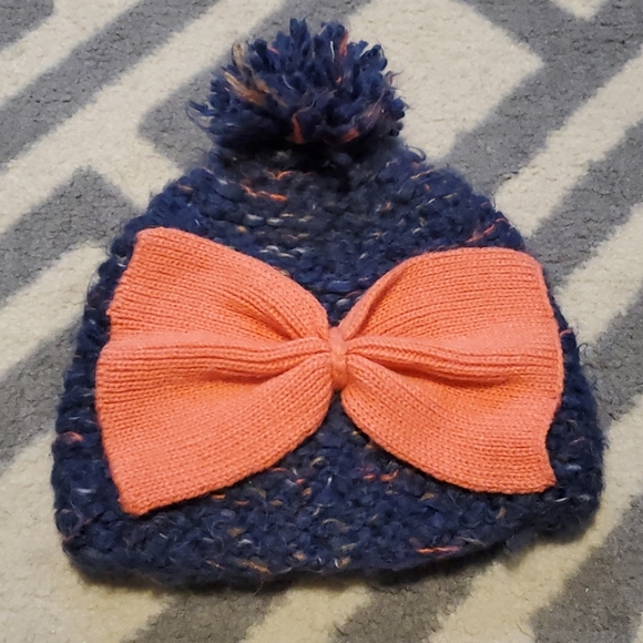 Bow pompom hat - Picture 3 of 5